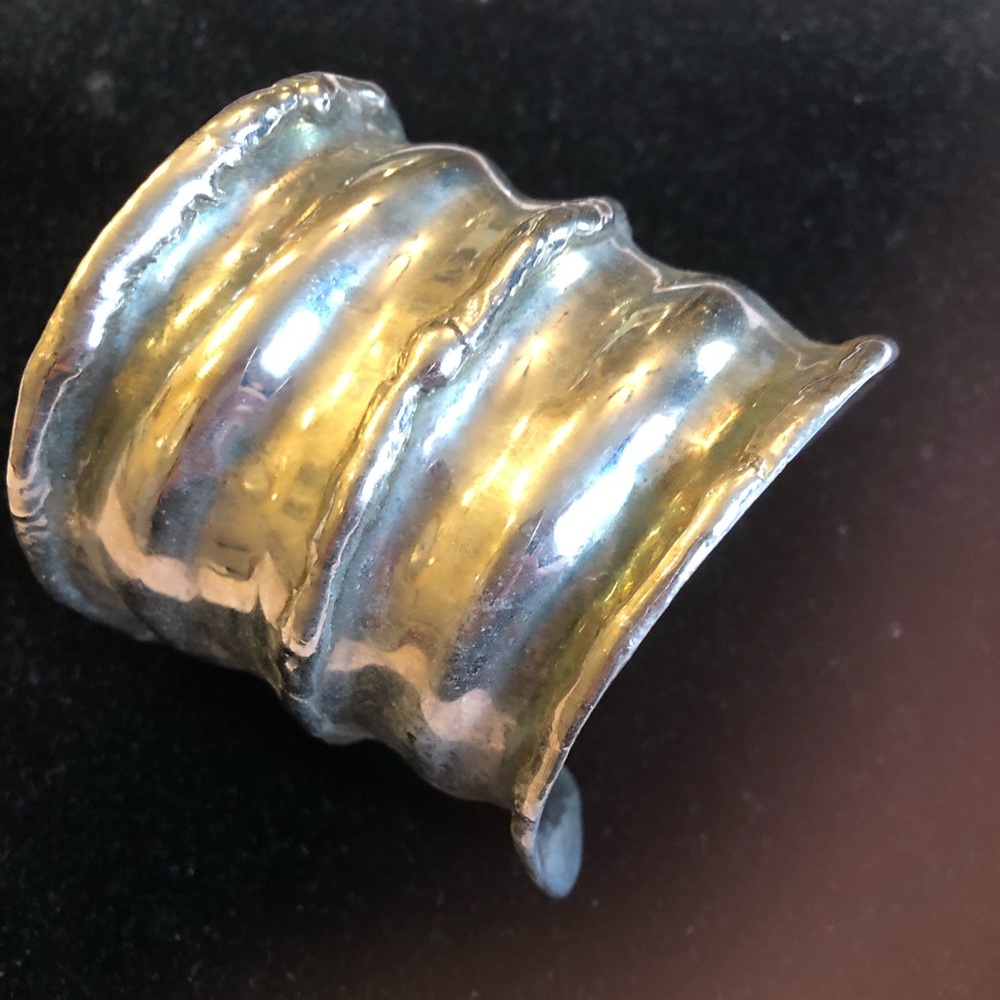 Bangle bracelet
